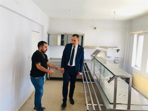 Kaymakamımız Sayın Mehmet Faruk KAZDAL, Pervari Devlet Hastanesini ziyaret ederek başhekim Jiyan OĞUZ’dan bilgi aldı.